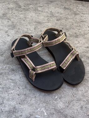 Teva Sandals Women’s 9